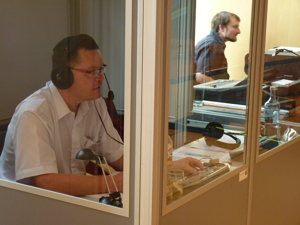 Example of simultaneous interpreting from the booth